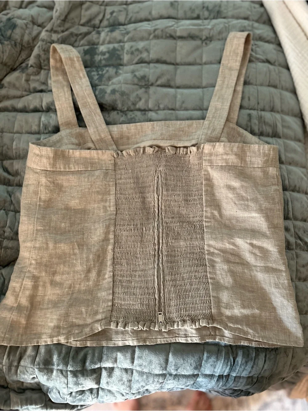 Quince 100% European Linen Fitted Tank in Flax, size Large.